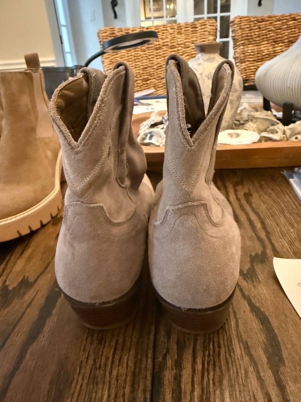 Cuero Jessie ankle boots. Size 8.5. Dove grey. Like new condition. Original box - Picture 5 of 6